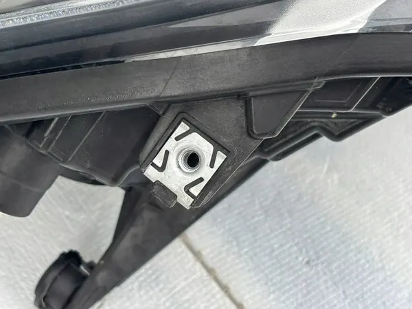 VW CRAFTER II MAN TGE Farol Direito H7 2017-2023 image 6