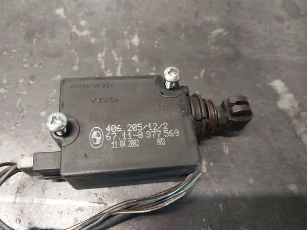 Actionneur de verrou de coffre BMW 5 E39 Sedan OEM 8377569 image 2