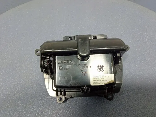 BMW 5 F10 F11 Asbak OEM 9206347 - Tunnelopslag image 5
