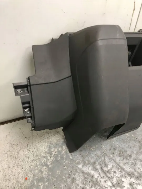 Cobertura Consola OEM 7C1858335B para VW Crafter II image 3