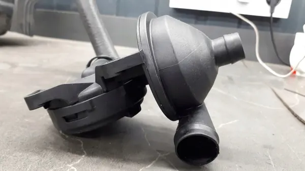 Öljyseparatori BMW E87 E90 E91 image 2