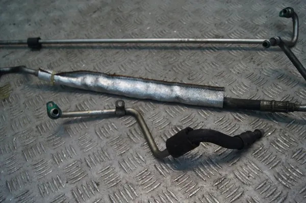 VW Amarok Lift Olieleidingen OEM 2H6317821/2 image 5