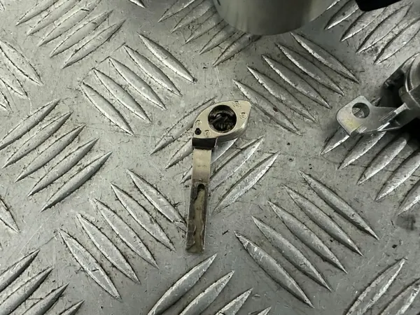 Cilindro de Cierre Opel Astra K OEM - Pieza OE Usada image 4