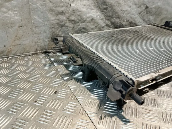 Radiateur d'eau OEM CHŁODNICA WODY FORD FOCUS MK3 1.6 TDCI image 5