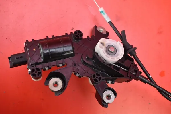 Dörrlås Fram Höger Tesla Model X 90D 2015-2021 OEM image 3