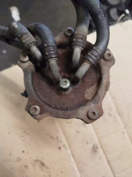 Brandstoffilterhuis Seat Altea VW 1.9 TDI 1K0127400E image 2