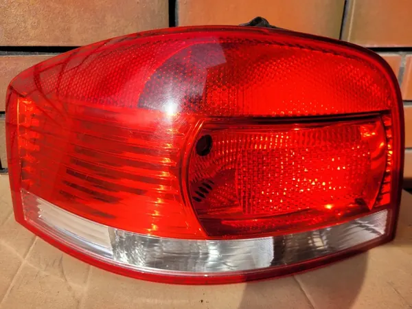 Lámpara Trasera Izquierda Audi A3 8P 3D 04- 8P0945095A image 4