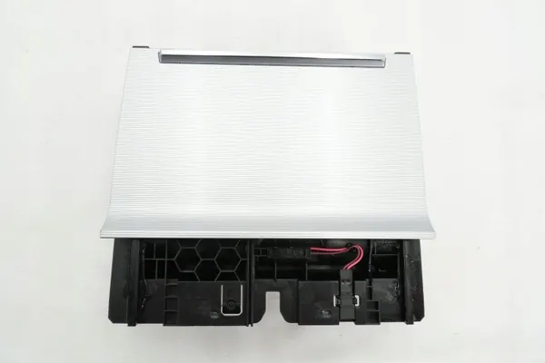 Cinzeiro Skoda Octavia MK3 OEM 5E1863071H image 3