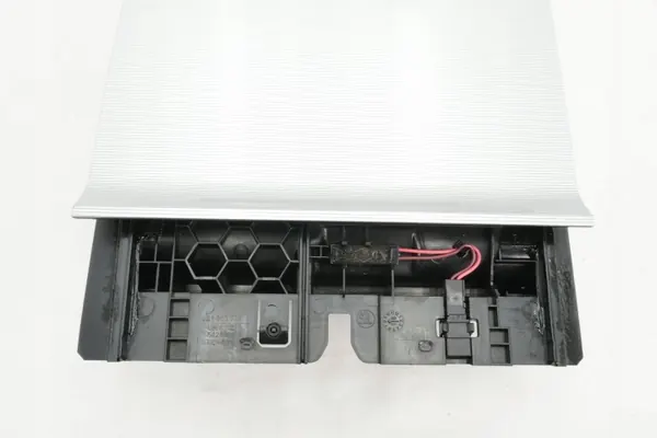 Cinzeiro Skoda Octavia MK3 OEM 5E1863071H image 5