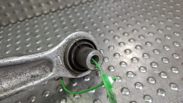 BMW 5 E39 2001 Braccio di Controllo Superiore Posteriore Sinistro image 7