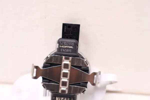 Capteur de pluie Fiat 500L OEM 52102598 - Occasion image 4