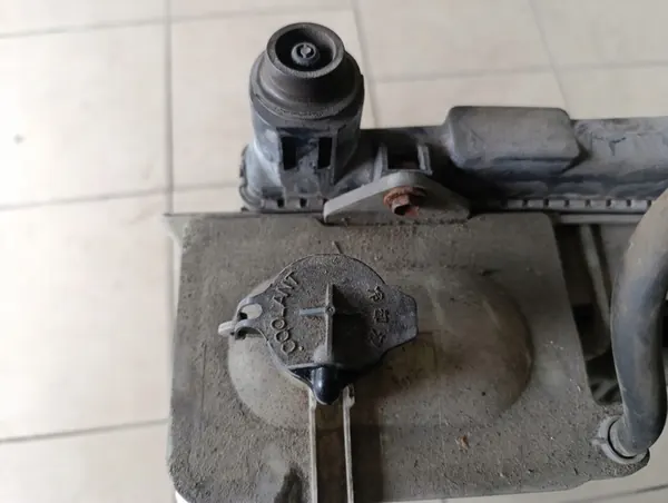 Kylsystem Toyota Yaris 16711-0J010 image 3