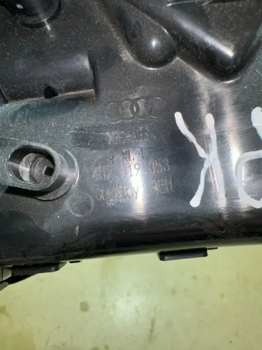 Audi A8 S8 D4 ilmakanava OEM 4H2819353 - Käytetty image 10