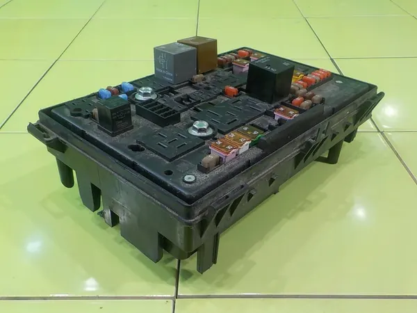 OPEL AMPERA 1.4 AUT 2012 Caixa de Fusíveis 22785253 image 3