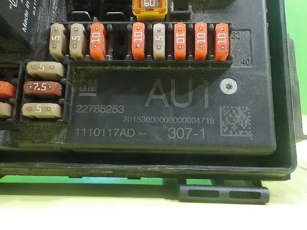OPEL AMPERA 1.4 AUT 2012 Caixa de Fusíveis 22785253 image 5