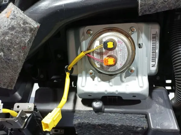 Mitsubishi OE Lochow-325584- Armaturenbrettkonsole image 5