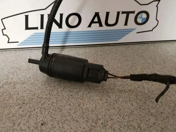 BMW 7-serie E38 spolarbehållare OEM 67128377612 image 2