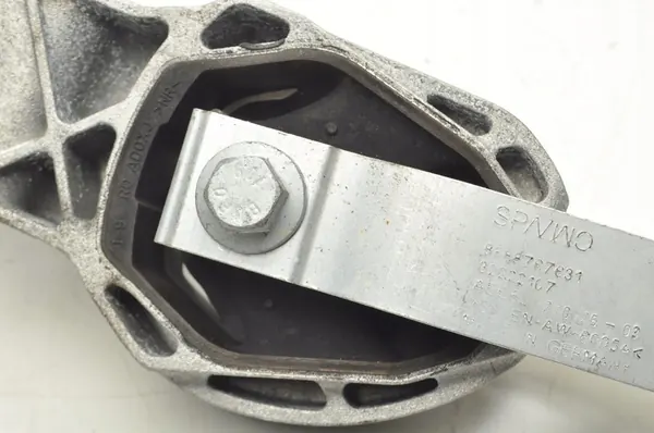 VOLVO XC40 B4 Mild-Hybrid Engine Mount 32137250 image 3