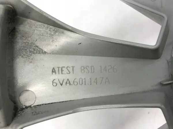 Tapacubos Skoda OE 6VA601147A - 15" Usado image 9