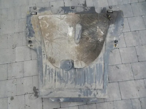 Cubierta motor usada OEM osłona silnika RENAULT CLIO IV image 2