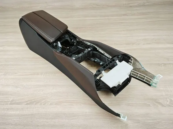 Keskikonsoli käsinoja OEM TUNN55 BMW G30 G31 image 2