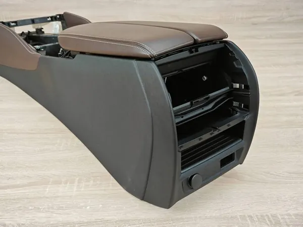 Keskikonsoli käsinoja OEM TUNN55 BMW G30 G31 image 10
