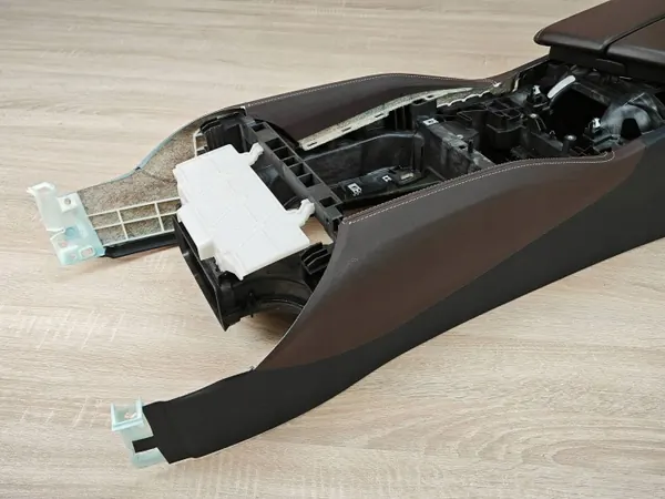 Keskikonsoli käsinoja OEM TUNN55 BMW G30 G31 image 6