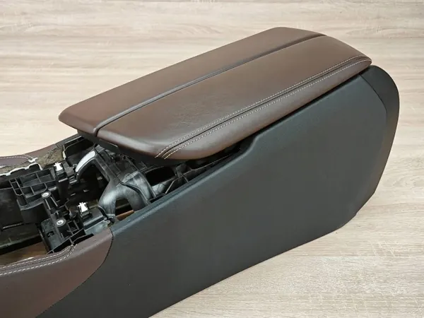 Keskikonsoli käsinoja OEM TUNN55 BMW G30 G31 image 7