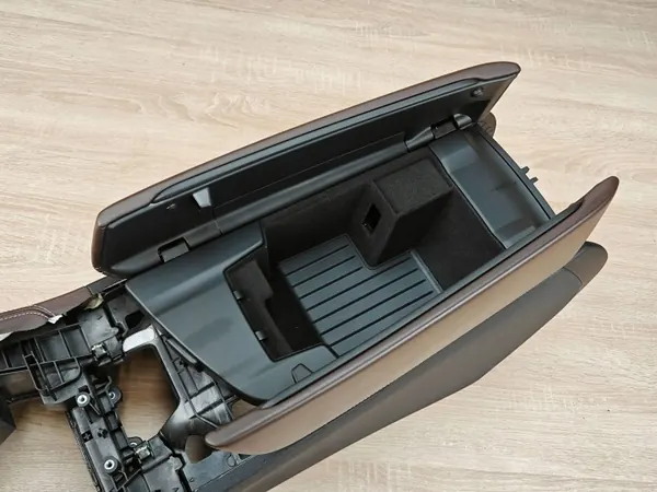 Keskikonsoli käsinoja OEM TUNN55 BMW G30 G31 image 8