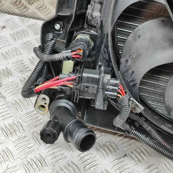 Peças de refrigeração VW Beetle Cabrio 1.6L 2005 1C0121207C image 7