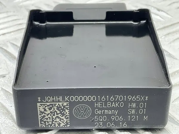 AUDI A3 8V 2.0 TDI bränslepump styrmodul OEM 5Q0906121M image 2