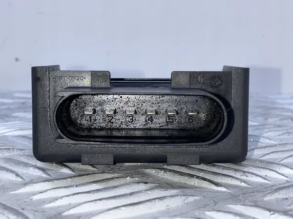 AUDI A3 8V 2.0 TDI bränslepump styrmodul OEM 5Q0906121M image 3