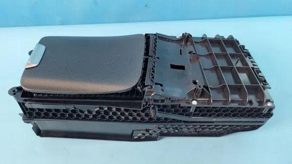 Bac de console centrale Mercedes W206 C220 OEM A2066805805 image 2