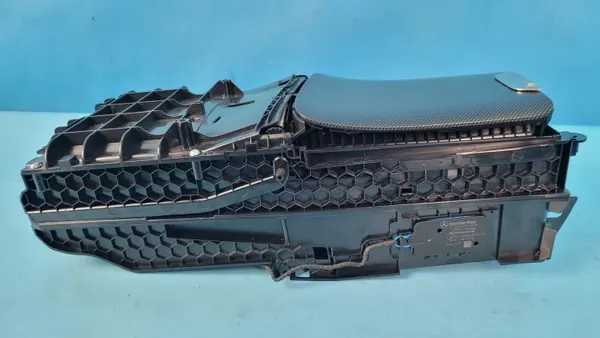 Bac de console centrale Mercedes W206 C220 OEM A2066805805 image 6