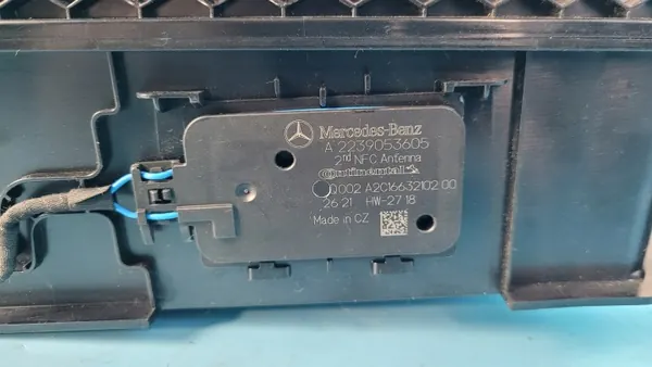 Bac de console centrale Mercedes W206 C220 OEM A2066805805 image 7