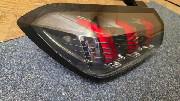Luz trasera izquierda Peugeot 208 II 9823216880 image 4