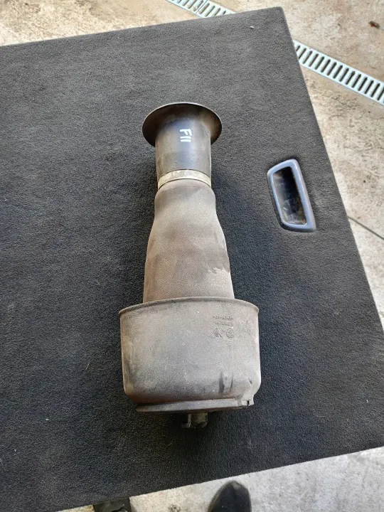 BMW F11 Jousitusilmapatja OEM 797110 - Käytetty image 2