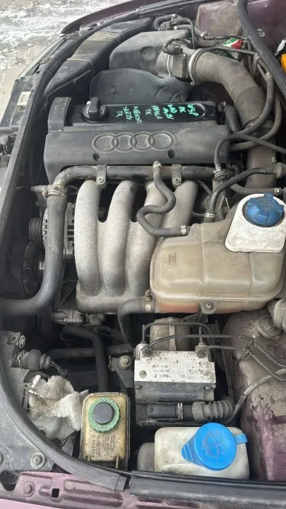 Audi A4 1.6 Benzin Motor ADP - Gebraucht OEM Audi image 3