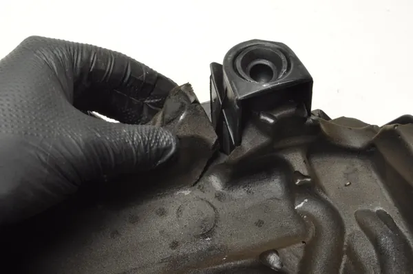 SEAT Moottorikansi OEM 04L103925K Leon III 1.6 TDI image 3