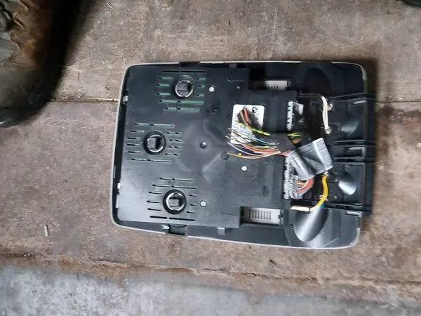 Luz interior BMW X5 E70 OEM 9138372 - Usado image 3