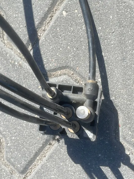 Scania Hauptbremsverbinderrohr OEM 1789631 image 4