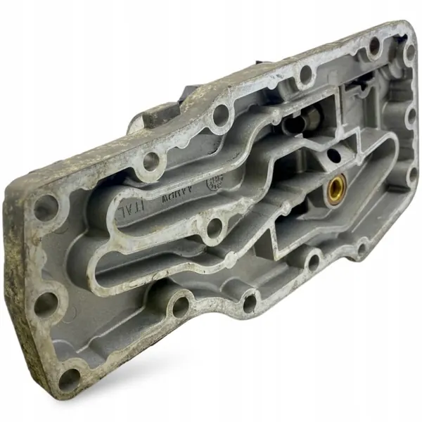 Oliefilterbeugel Iveco OEM 4898661 - Gebruikt image 5