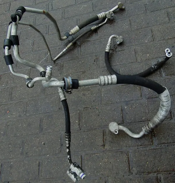 Ilmastointijohdot VW Golf 5 1.4 16V image 2