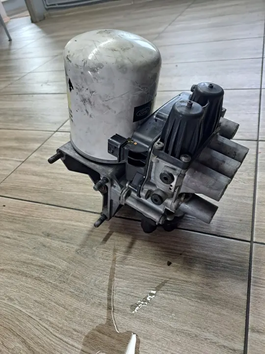 Válvula secadora de aire Wabco para Ford F-MAX 500 Cargo Euro 6 image 3