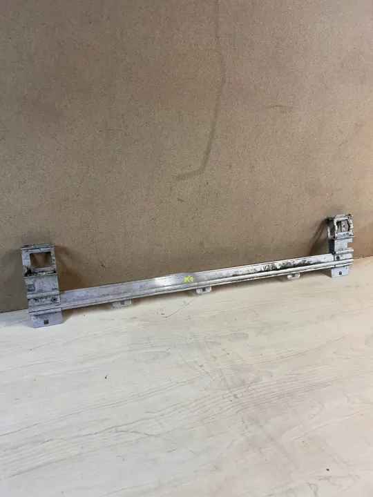 BMW X1 F48 Onderste radiatorsteun OEM 7301605-13 image 4