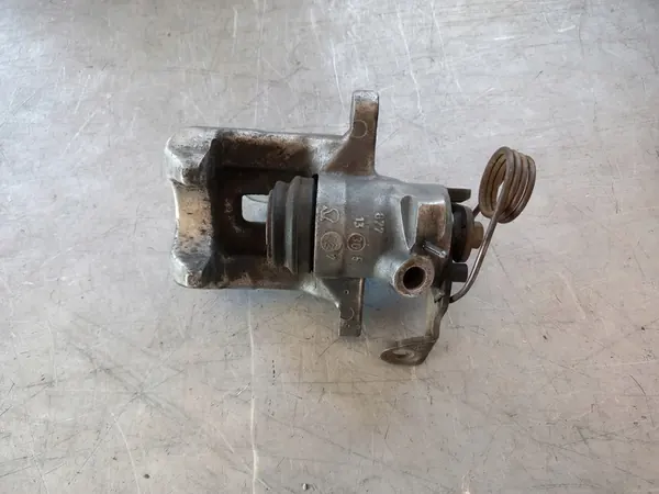 Vasen takajarrusatula Lucas Volkswagen Passat B5 image 3