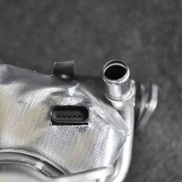 EGR-jäähdytin VW Jetta MK6 2.0L image 2
