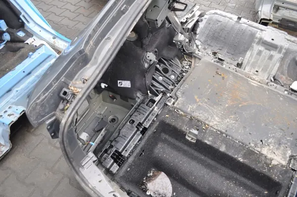BMW I4 G26 Hinterer Kotflügel OEM 421706 - Links/Rechts image 9