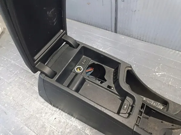 Tunnel central accoudoir BMW E90 OEM Wrakowisko-28086- image 7