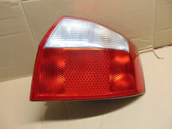 Luz trasera derecha Audi A4 B6 00-04 Sedán image 2